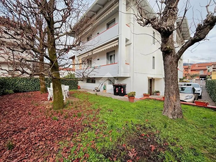 Casa con 6 locali in vendita in Via Arrigo Boito, Montale