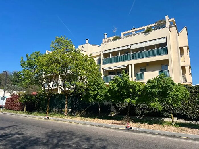Appartamento trilocale in vendita in Via Volta, Cesano Maderno
