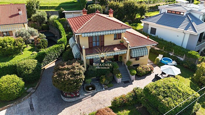 Casa con 10 locali in vendita in San Gregorio, Cassago Brianza