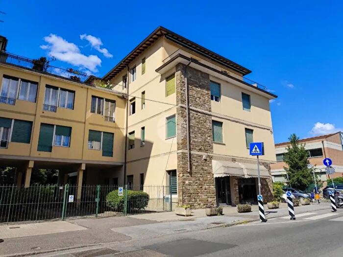 Appartamento con 5 locali in vendita in Via di Ripoli, Firenze