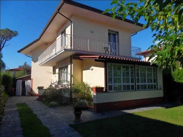 Casa quadrilocale in affitto in Via Ammiraglio Morin a, Forte Dei Marmi