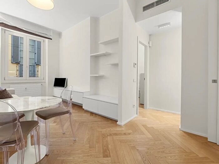 Appartamento bilocale in affitto in Via dei Piatti, Milano