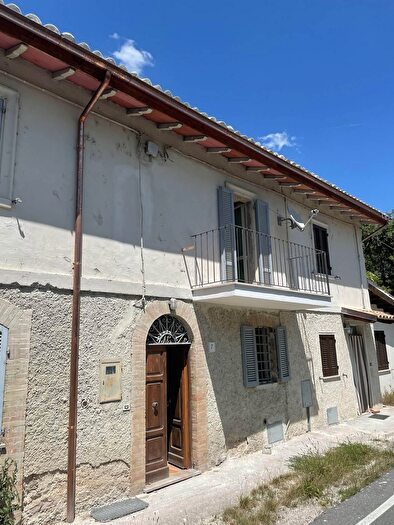 Casa quadrilocale in vendita in PreciCorone, Preci