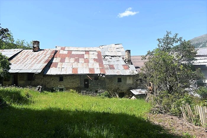 Casa trilocale in vendita in Fraz Puy Snc, Oulx