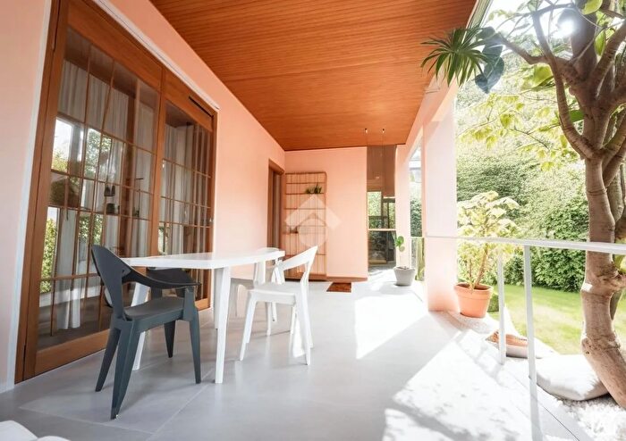 Casa quadrilocale in vendita in Via Spluga, Seregno