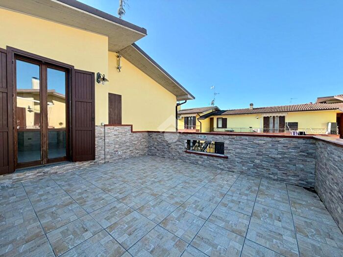 Appartamento trilocale in vendita in Via Foppazze, Casaletto Vaprio