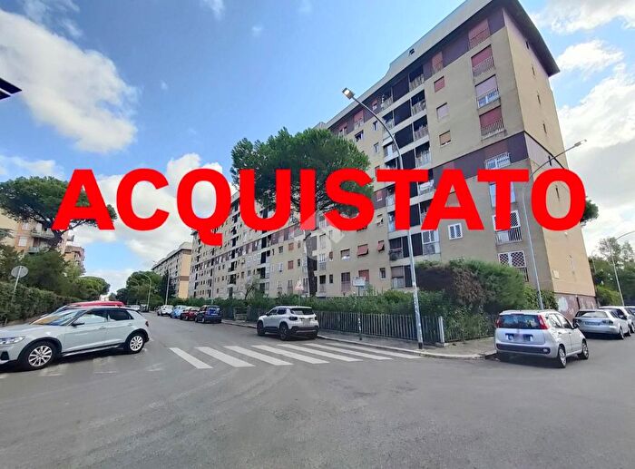 Appartamento trilocale in vendita in Via Francesco Buonamici, Roma