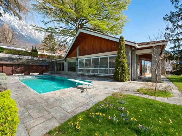 Casa con 10 locali in vendita in Via Billia, Saint Vincent