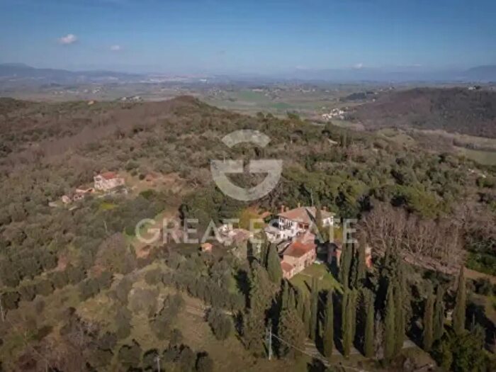 Casa con 6 locali in vendita in Piegaro