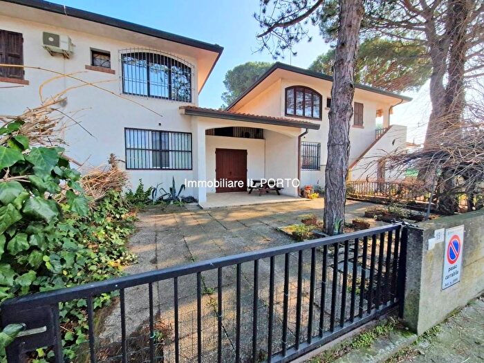 Casa quadrilocale in vendita in Comacchio