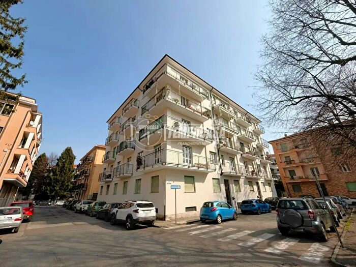 Appartamento trilocale in vendita in Piazza Guglielmone, Pinerolo