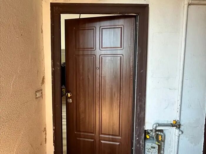 Appartamento trilocale in vendita in Via Meucci, Milano