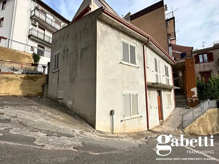 Casa quadrilocale in vendita in Via Carcere Snc, Montagnareale