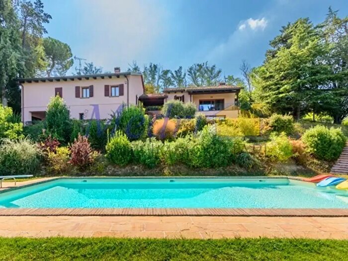 Casa con 12 locali in vendita in Via Madonna dell'Ulivo, Cesena