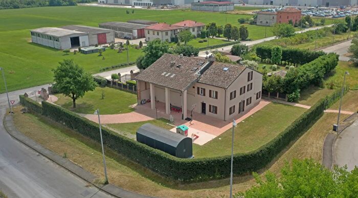 Casa con 5 locali in vendita in Via Paradigna, Parma