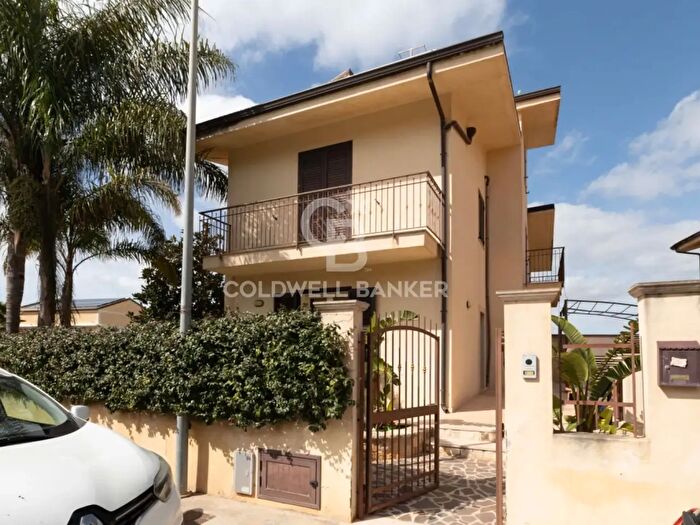 Casa con 9 locali in vendita in Via San Paolo, Scicli