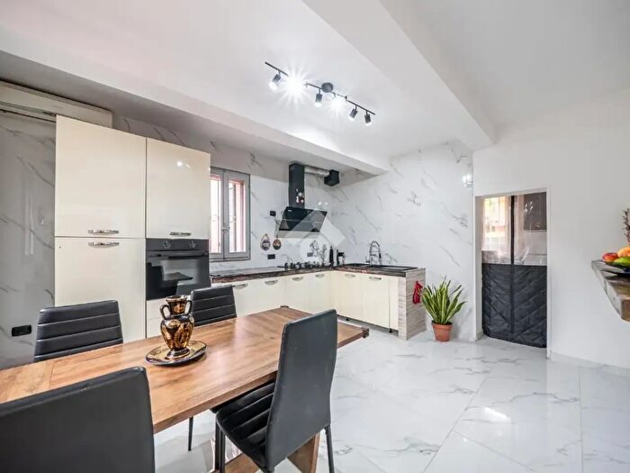 Casa con 5 locali in vendita in Via Ezio Comparoni, Reggio Emilia