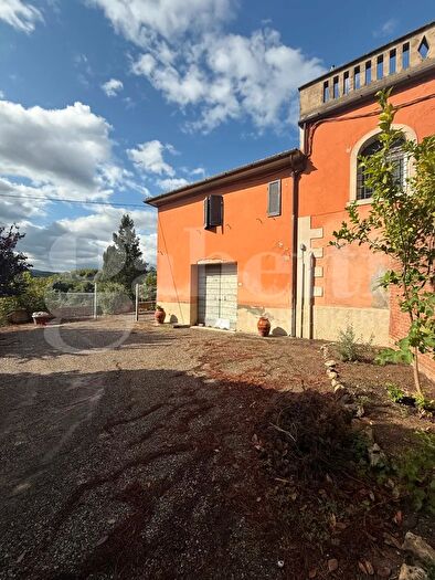 Casa con 8 locali in vendita in Casciana Terme Lari
