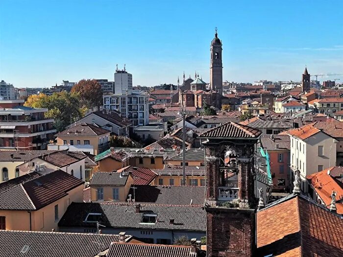 Appartamento trilocale in vendita in Via Azzone Visconti, Monza