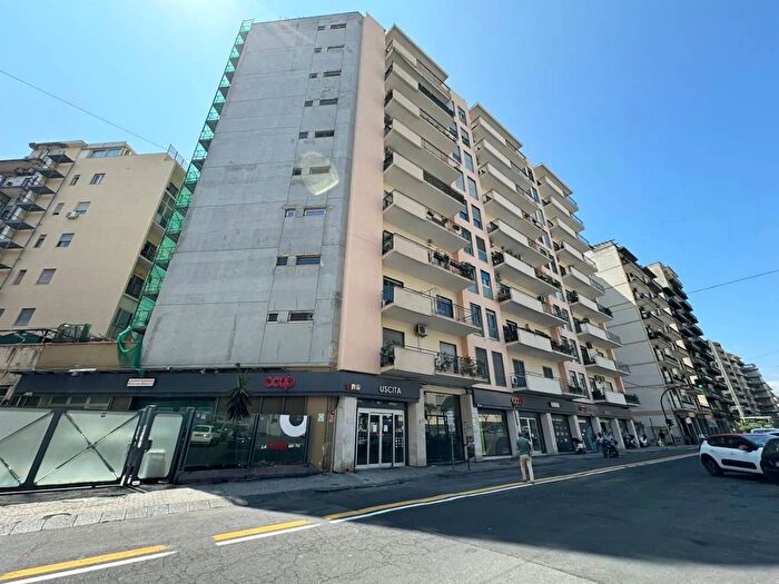 Appartamento con 5 locali in vendita in Via Giacomo Leopardi Catania, Catania