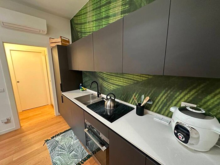 Appartamento bilocale in affitto in Via Ostiglia, Plebisciti Susa, Milano