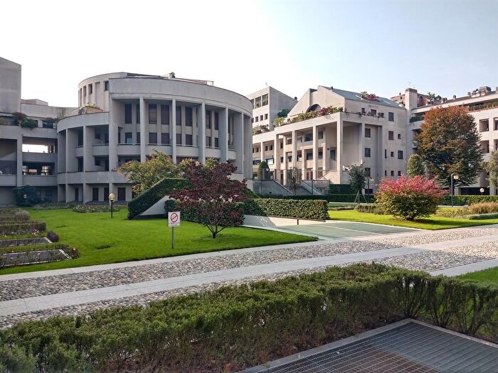 Appartamento quadrilocale in vendita in Via Angelo Ramazzotti, Monza