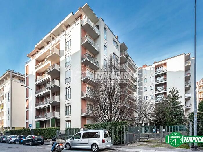 Appartamento trilocale in vendita in Via IV Novembre, Bergamo