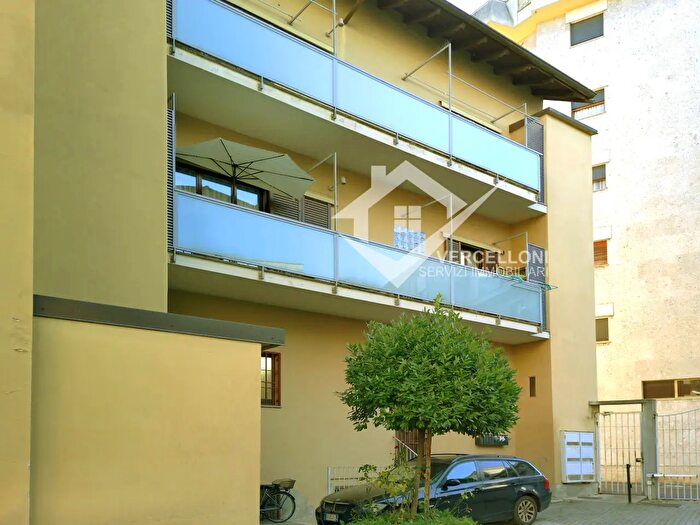 Appartamento trilocale in vendita in Via Goffredo Mameli, Novara