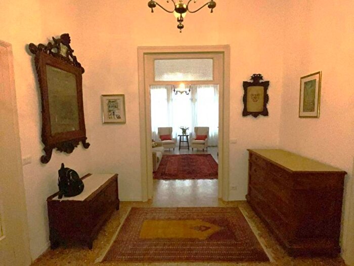 Appartamento con 5 locali in affitto in Campo San Giacomo da l'Orio, Santa Croce, Venezia