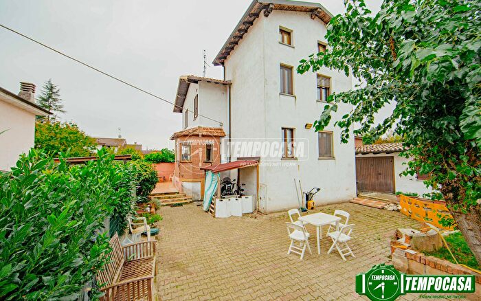 Casa quadrilocale in vendita in Viale della Resistenza, Bressana Bottarone