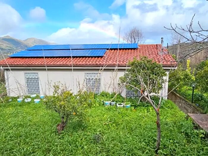 Casa quadrilocale in vendita in Via M, Monreale