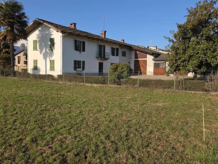 Casa con 14 locali in vendita in Strada Vecchia di Bricherasio, Luserna San Giovanni