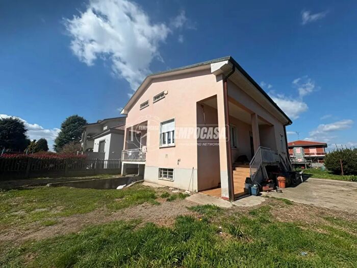 Casa trilocale in vendita in Via Leopardi, Cogliate