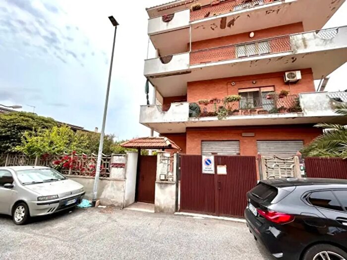 Appartamento con 5 locali in vendita in Via Edita Broglio, Roma