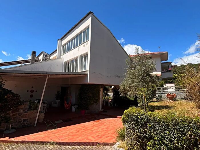 Casa con 18 locali in vendita in Via Candelisi Snc, Mendicino