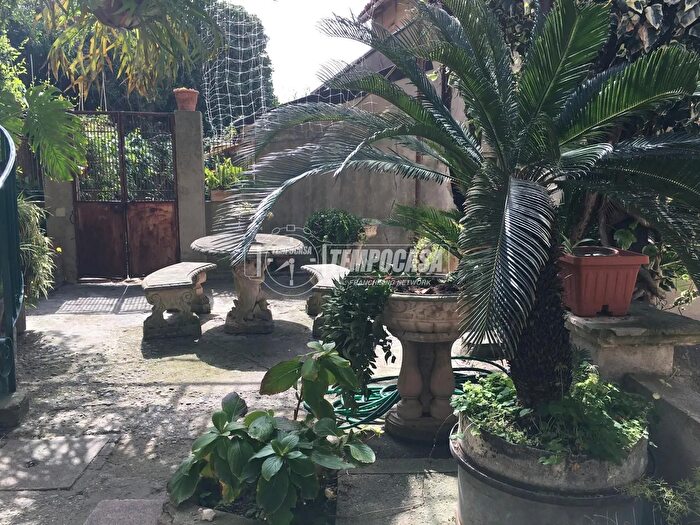 Casa con 19 locali in vendita in Via Salita Tremonti, Messina