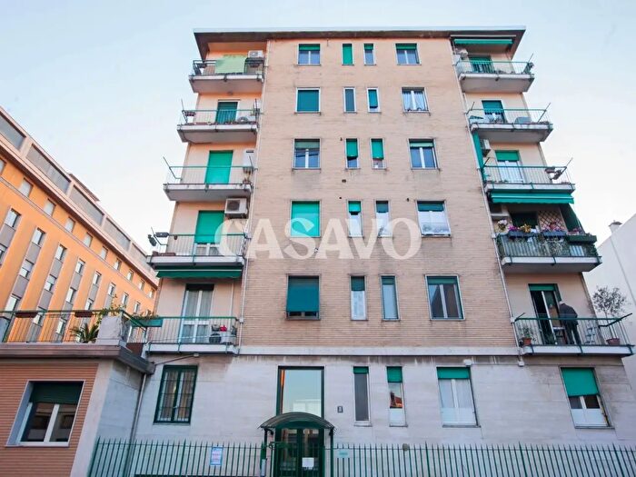 Appartamento con 5 locali in vendita in Via Caltagirone, Milano