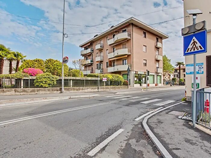 Appartamento trilocale in vendita in Via Don Piero Folli b, Luino