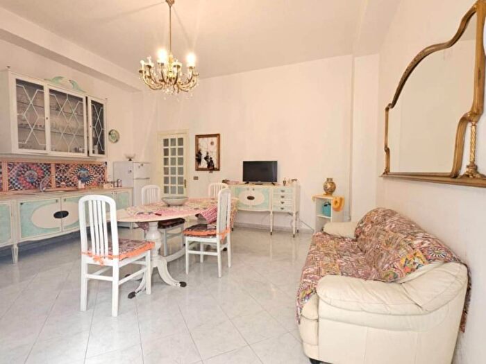 Appartamento trilocale in affitto in Via Timeo, Partanna, Palermo