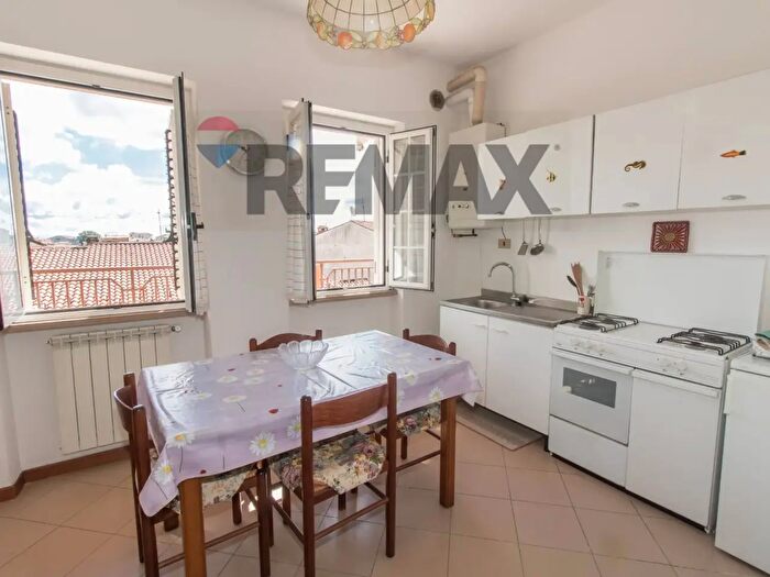 Appartamento con 6 locali in vendita in Via Roma, Tornareccio