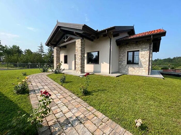 Casa con 6 locali in vendita in Montegrosso Cinaglio C, Asti