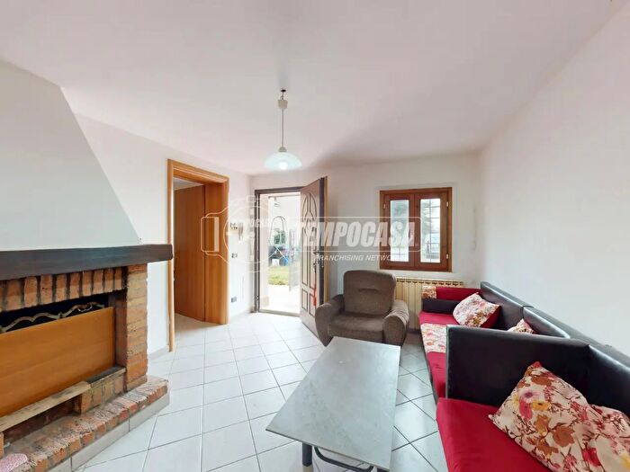 Casa quadrilocale in vendita in Novi Di Modena