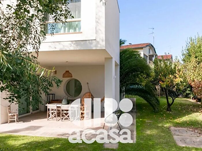 Casa con 9 locali in vendita in Via Orsa Maggiore, Cesenatico