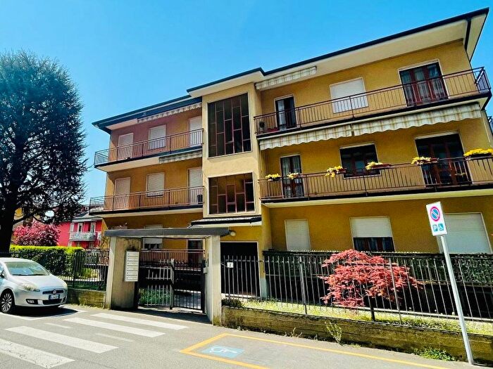 Appartamento trilocale in affitto in Via Giosuè Carducci, Seriate