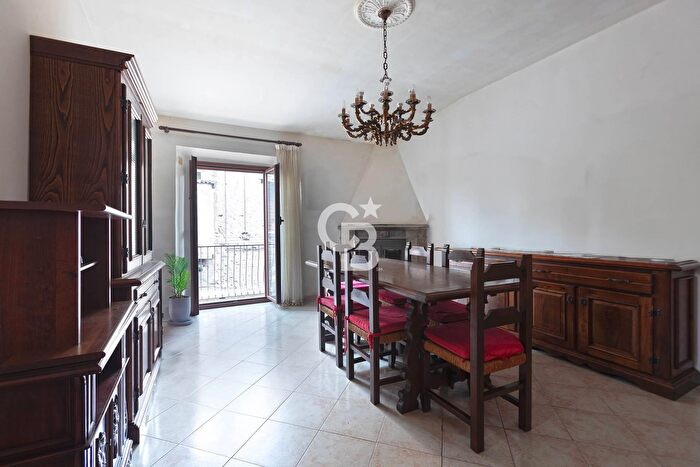 Appartamento trilocale in vendita in Via della Cordonata, Viterbo