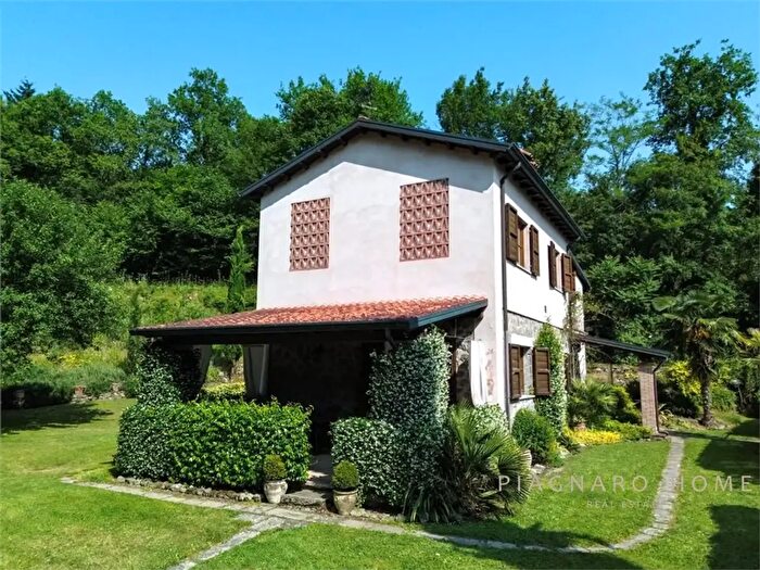 Casa con 6 locali in vendita in Via Molini di Marzo, Bagnone