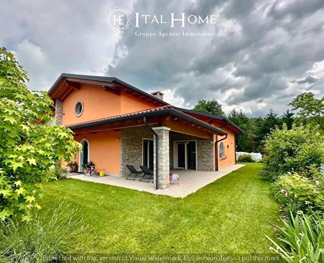 Casa con 12 locali in vendita in Via Santa Chiara, Negrar