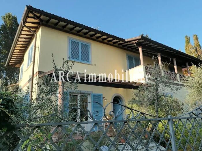 Casa con 10 locali in vendita in Pietrasanta