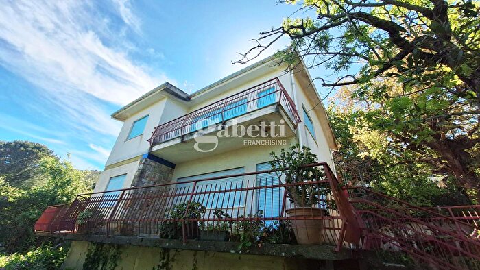 Casa con 9 locali in vendita in Via Sp Bis Snc, Cefalu