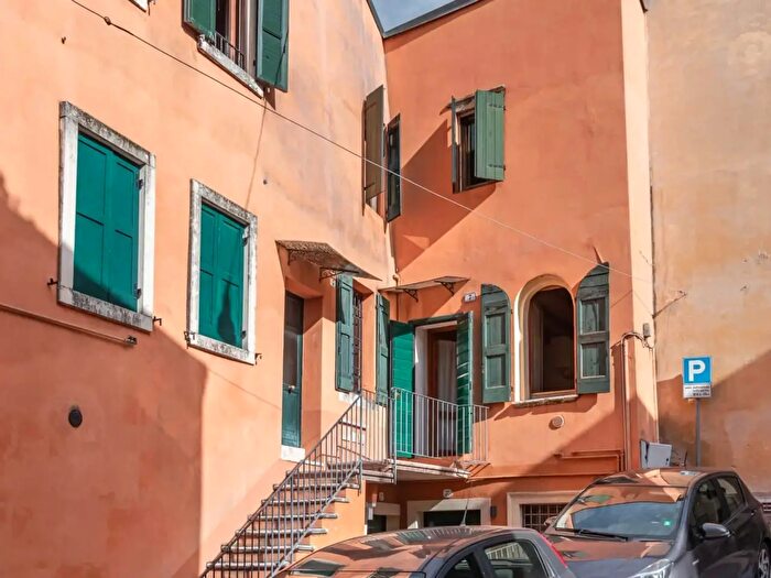 Appartamento monolocale in affitto in Vicolo Porta Vescovo, Verona